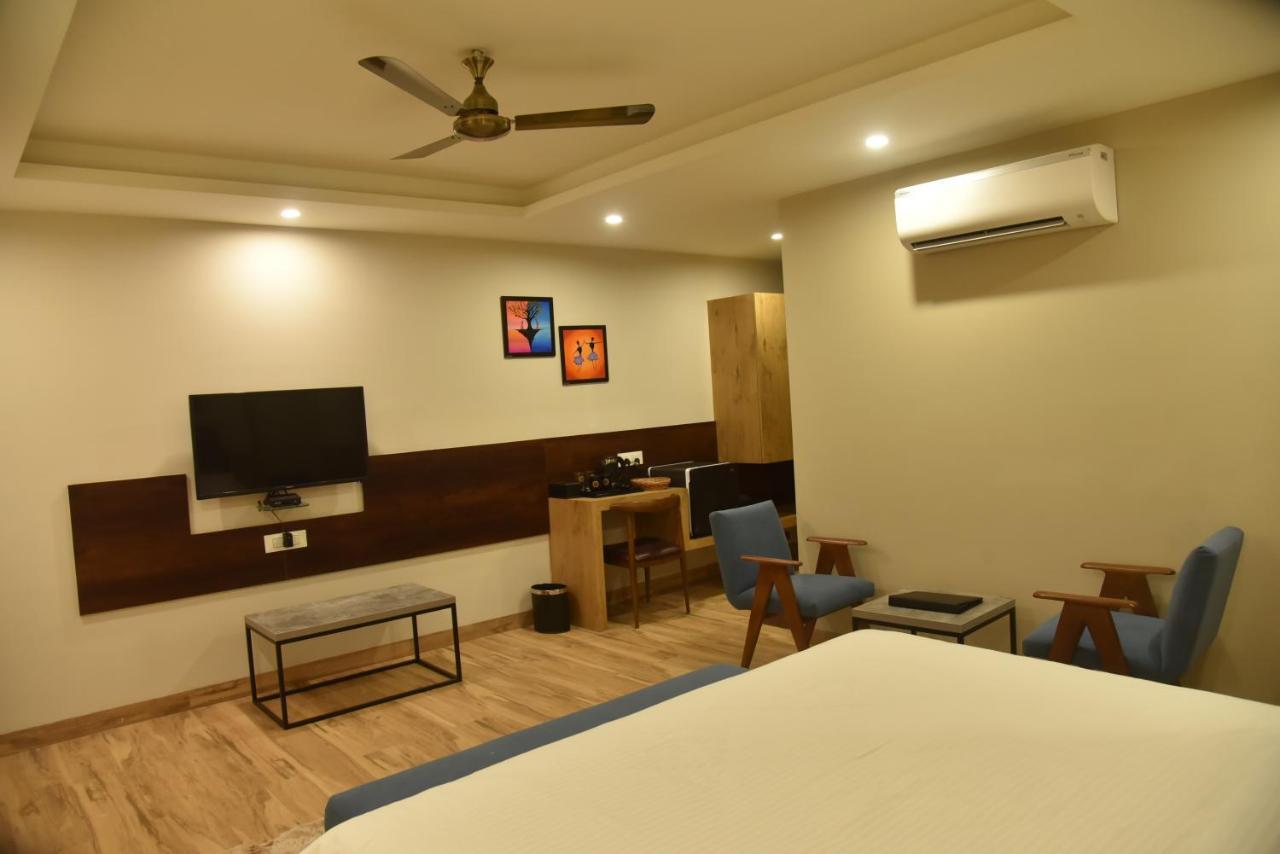 The Oaks Comforts Hubli Exterior foto